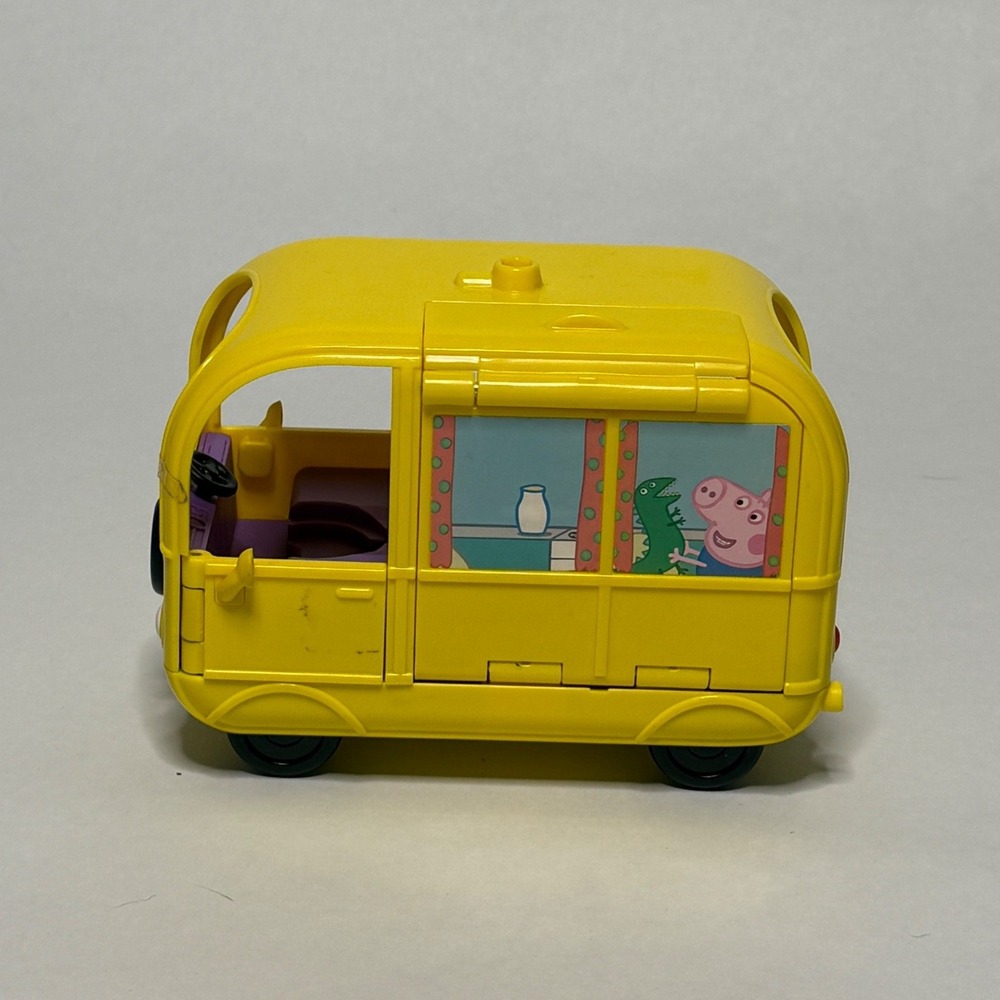 Peppa Pig Campervan Yellow Toy Vehicle Fold Out‎ Caravan Playset with Accessory